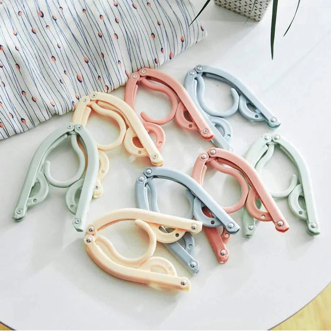 Sollievo Foldable Travel Clothes Hanger