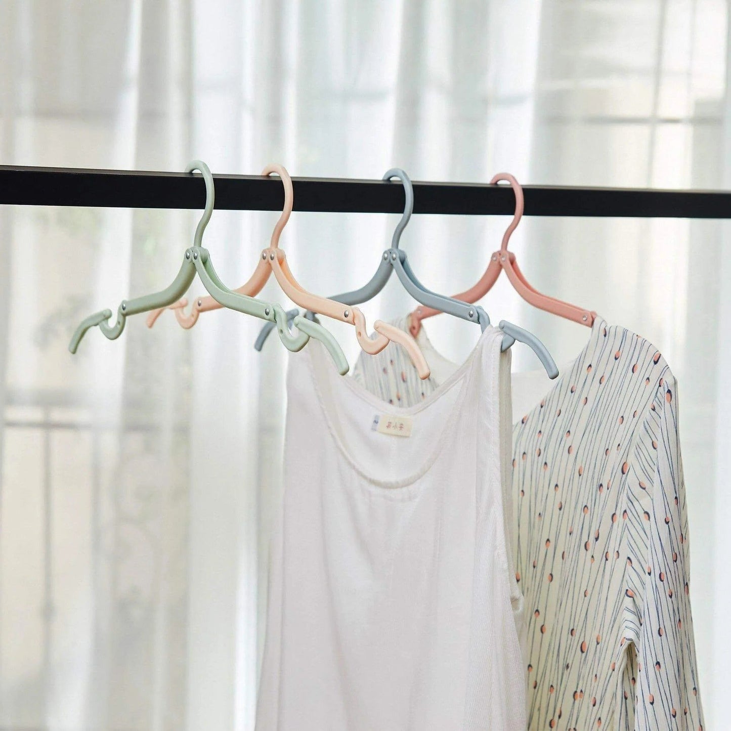 Sollievo Foldable Travel Clothes Hanger