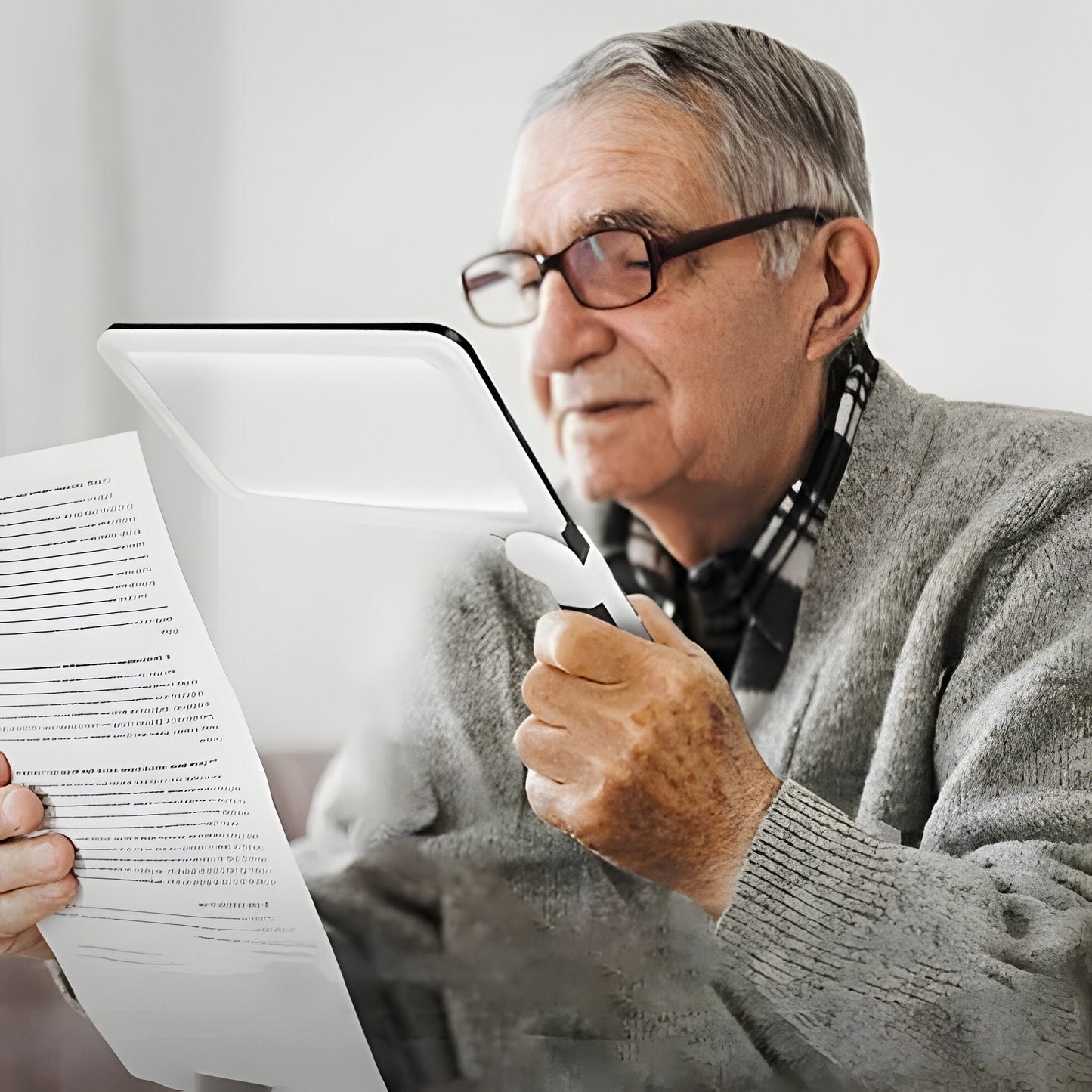 Sollievo Foldable LED Magnifier